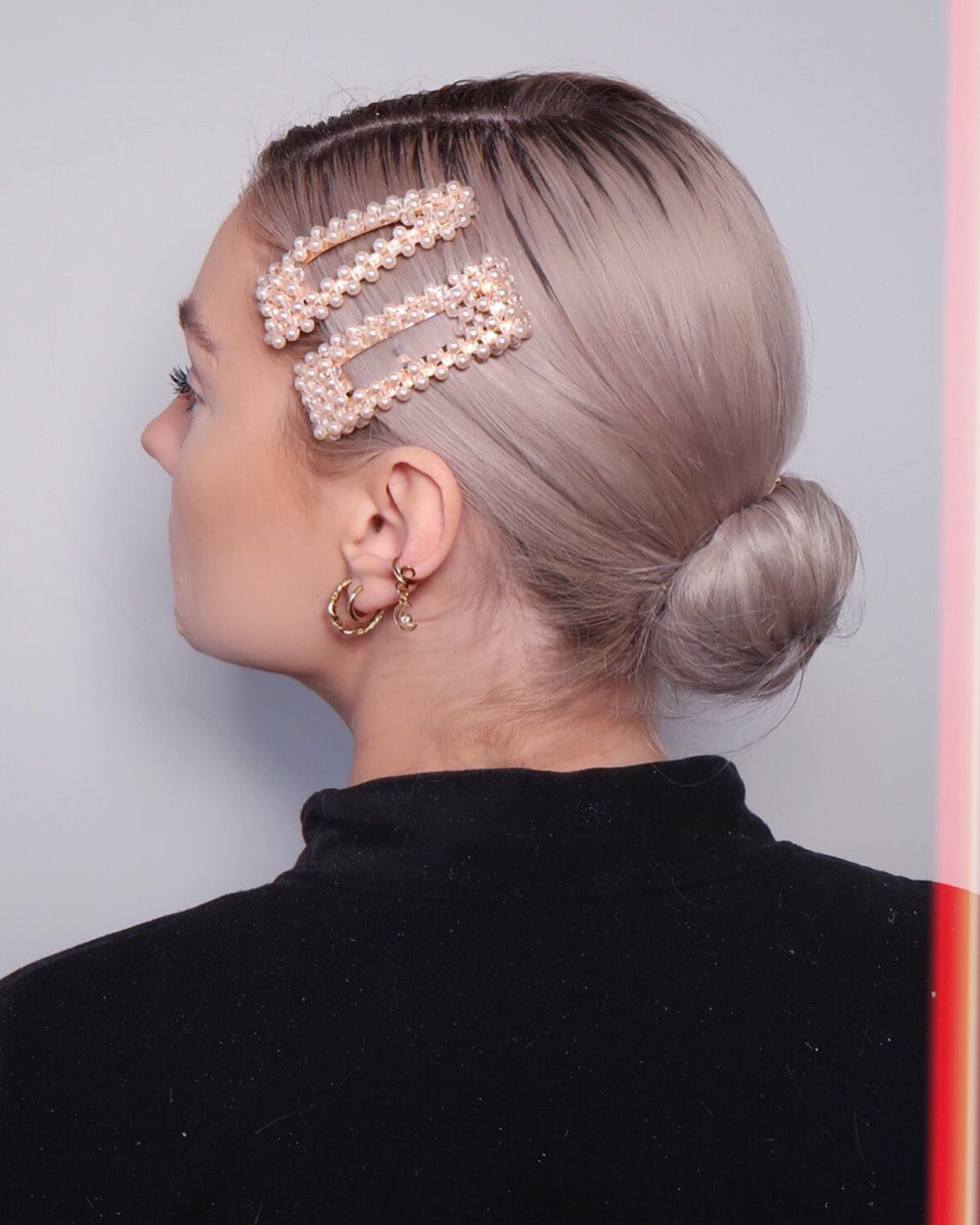 1. Minimalist Elegance with Pearl-Embellished Hair Clips