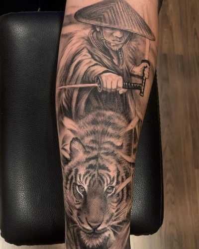 25 Tiger Tattoo on Hand Ideas