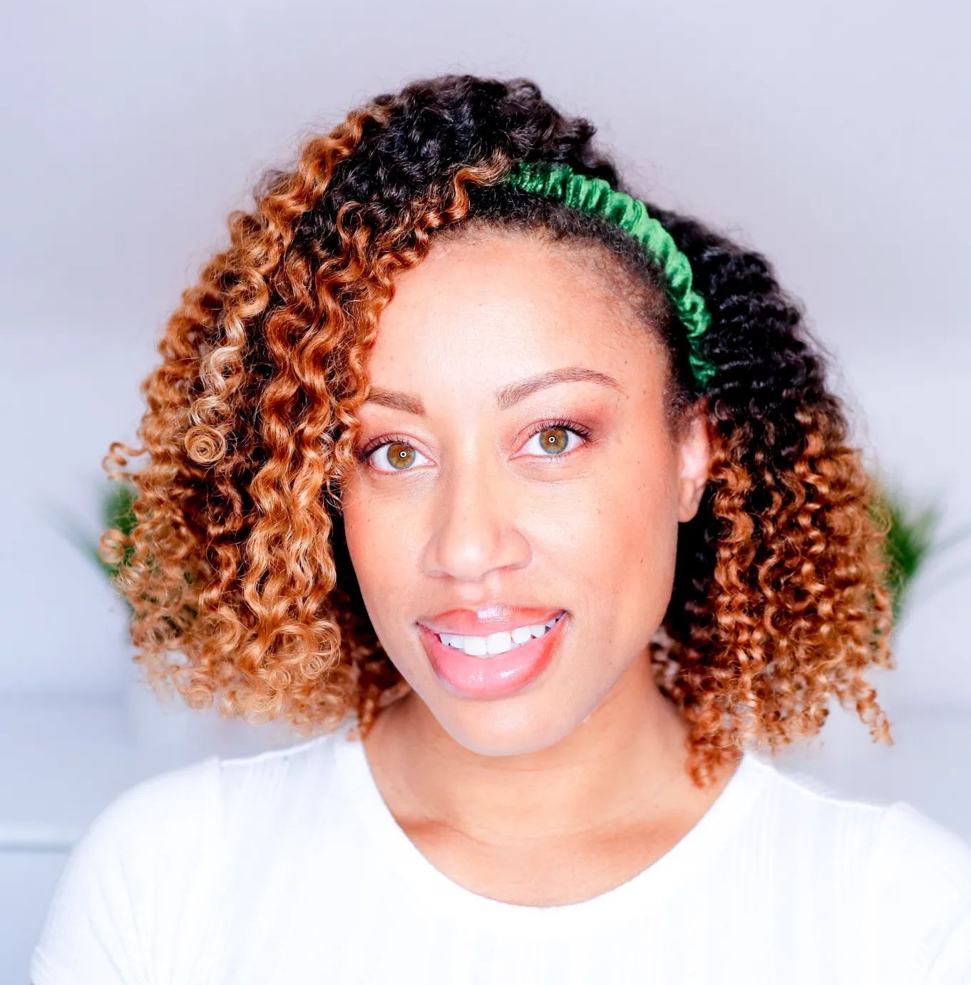 28. Effortless Curls with a Pop of Green