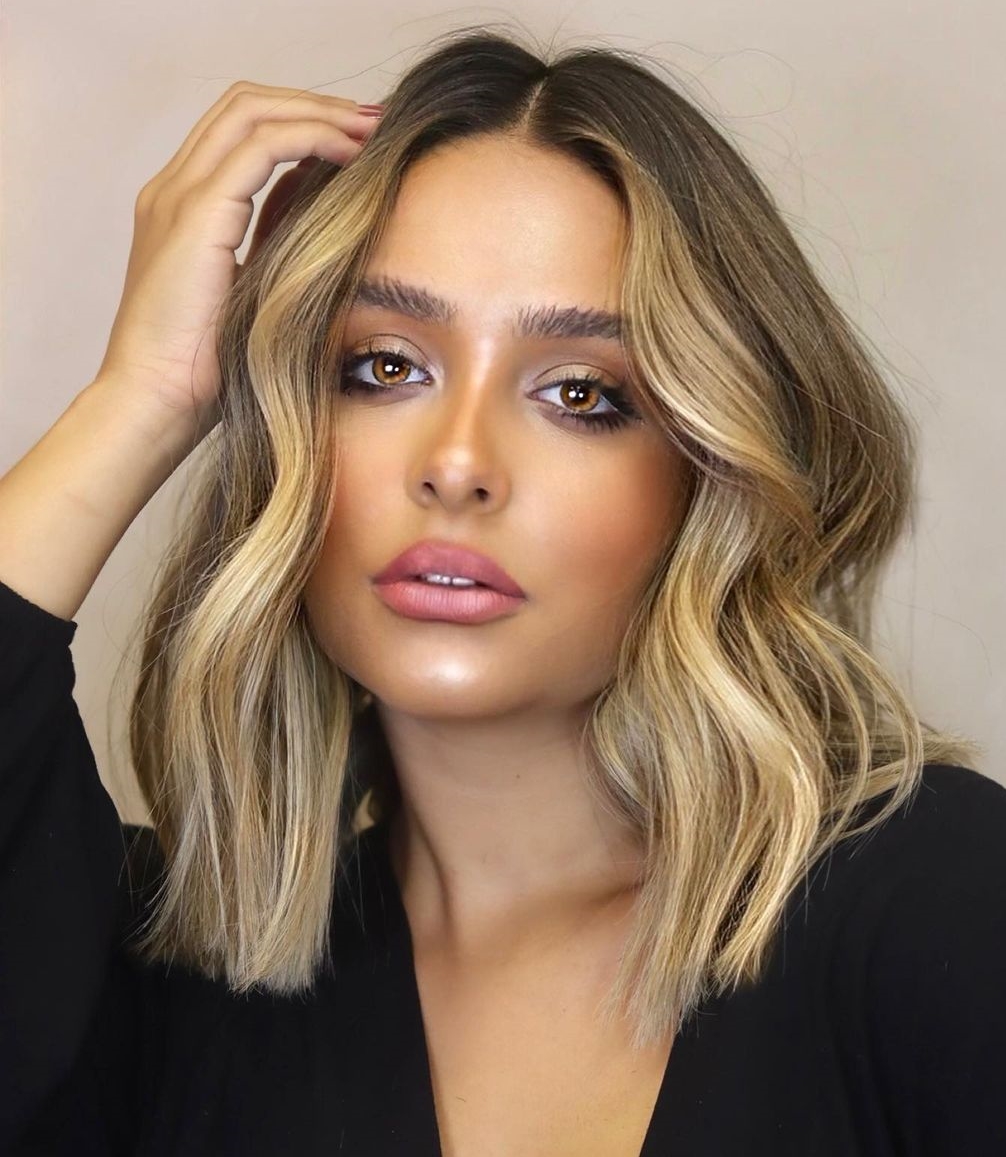 Dark Blonde Lob Hairdo