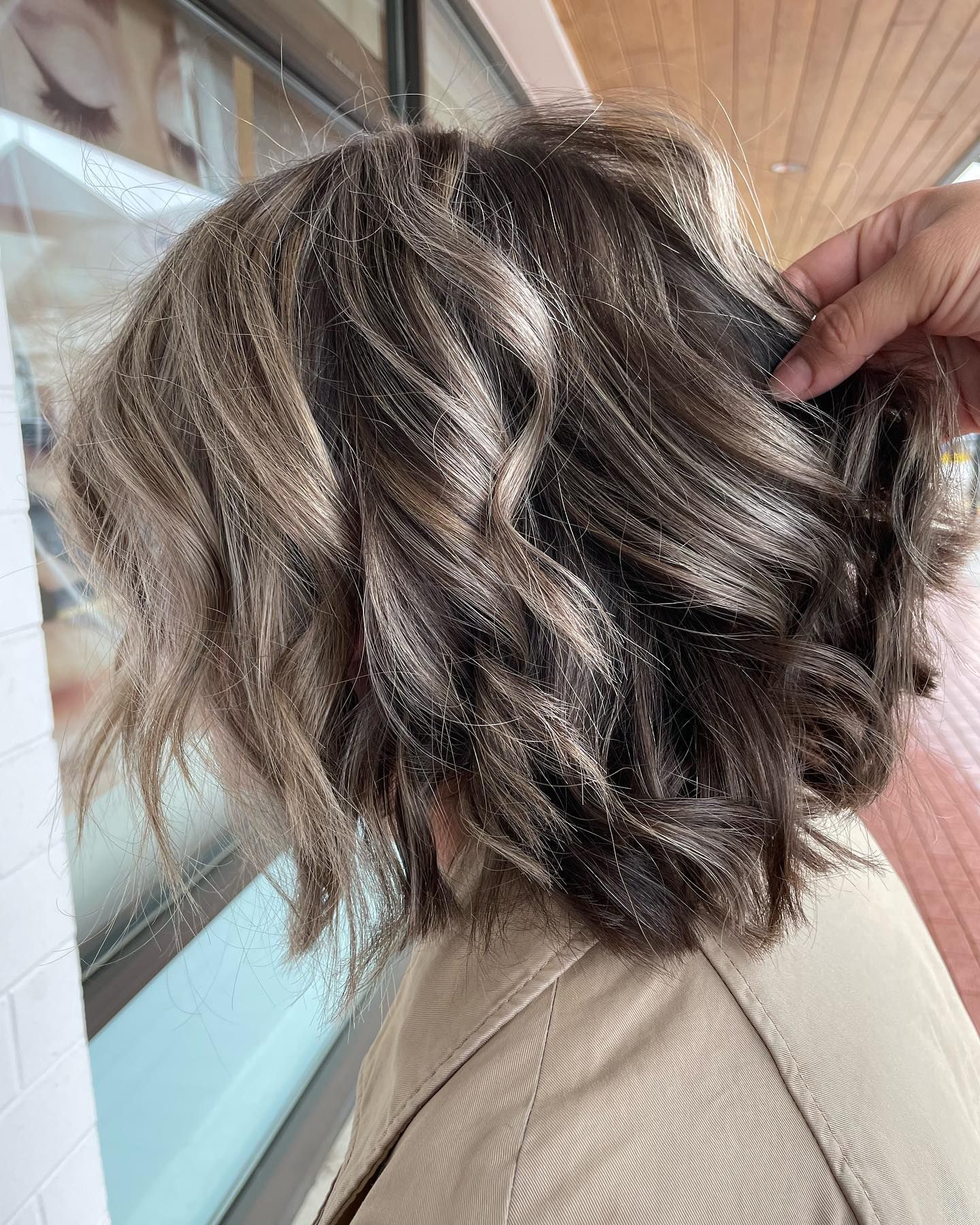 32. Effortless Waves with a Dynamic Grey Blend
